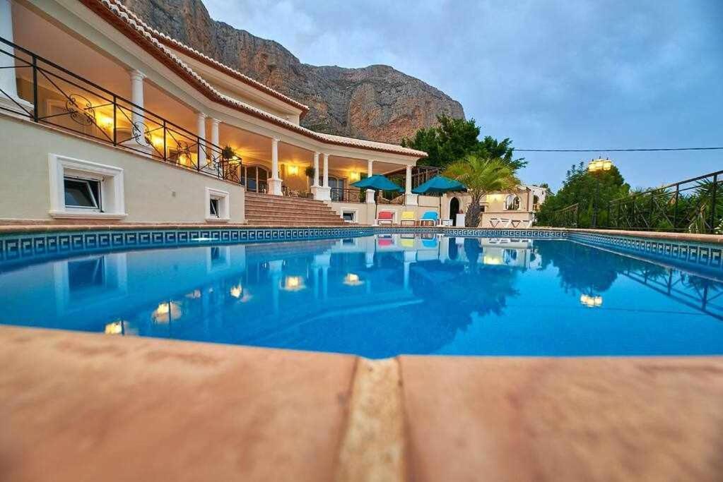 Villa De Lujo En *