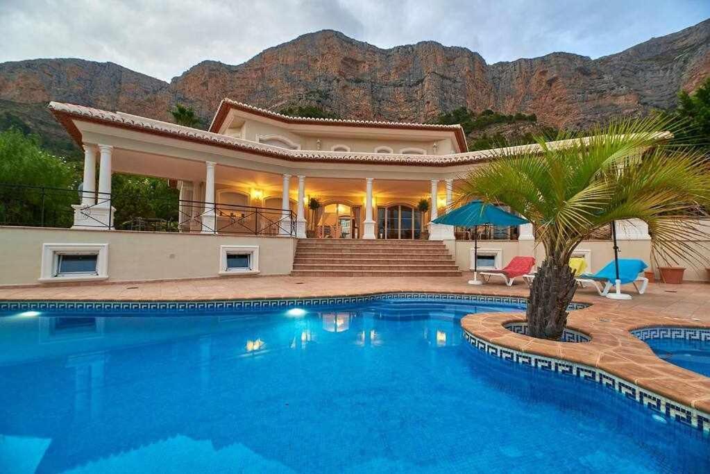 Villa De Lujo En *